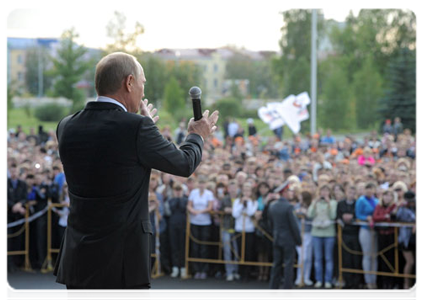 Prime Minister Vladimir Putin at the Open Festival of Young Talents, “Nizhny Tagil – City of Youth,” dedicated to the 75th anniversary of the Uralvagonzavod plant|9 september, 2011|17:51