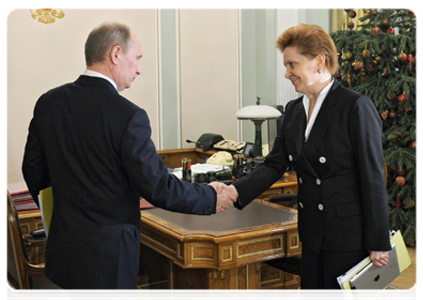 Prime Minister Vladimir Putin meeting with Governor of the Khanty-Mansi Autonomous Area – Yugra Natalia Komarova|16 january, 2012|11:52