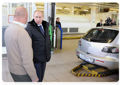 Prime Minister Vladimir Putin visits a technical inspection centre for motor vehicles in Moscow’s Strogino district|17 january, 2012|16:41