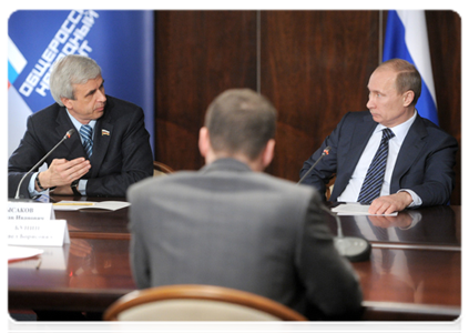 Prime Minister Vladimir Putin meets with representatives of public organisations of motorists|17 january, 2012|16:45