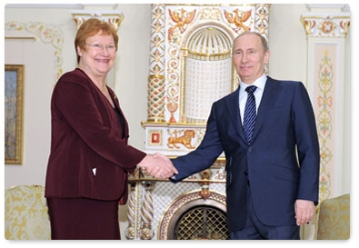 Prime Minister Vladimir Putin meets with President of Finland Tarja Halonen