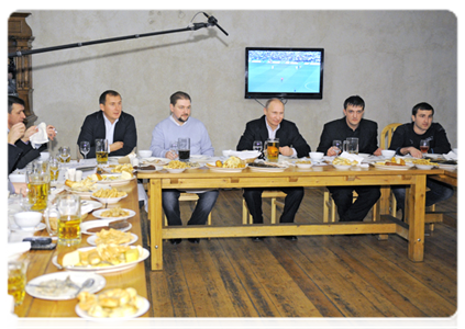 Владимир Путин встретился с представителями футбольных болельщиков в неформальной обстановке|19 января, 2012|21:08