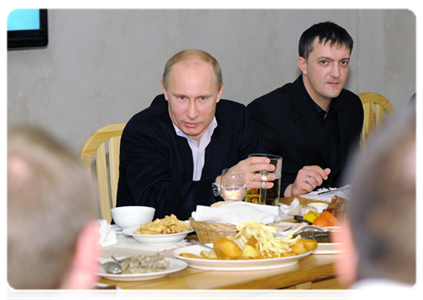 Vladimir Putin holds informal meeting with sports fans|19 january, 2012|21:08