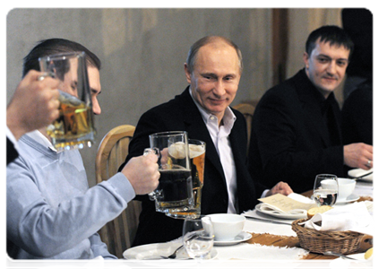 Vladimir Putin holds informal meeting with sports fans|19 january, 2012|21:08