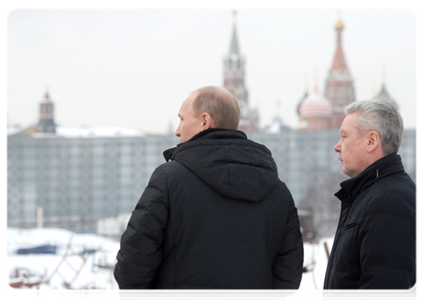 Prime Minister Vladimir Putin and Moscow Mayor Sergei Sobyanin inspect the construction site at the demolished Rossiya Hotel|20 january, 2012|17:31