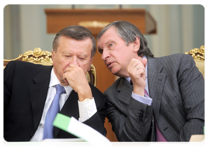 First Deputy Prime Minister Viktor Zubkov and Deputy Prime Minister Igor Sechin at the Government Presidium meeting|20 january, 2012|18:17