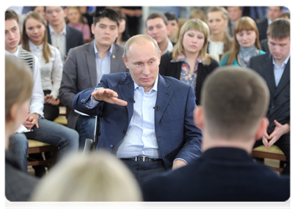 Prime Minister Vladimir Putin meets with university students in Tomsk|25 january, 2012|13:02