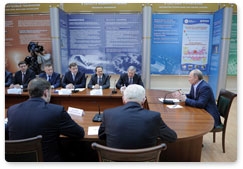 Prime Minister Vladimir Putin meets with the top managers of the leading industrial enterprises in the Tomsk Region