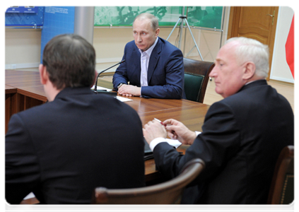 Prime Minister Vladimir Putin at the meeting with the top managers of the leading industrial enterprises in the Tomsk Region|25 january, 2012|16:46