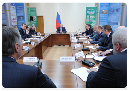 Prime Minister Vladimir Putin at the meeting with the top managers of the leading industrial enterprises in the Tomsk Region|25 january, 2012|16:46