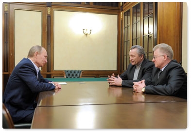 Prime Minister Vladimir Putin meets with senior executives of the Russian Amateur Hockey League during a working visit to the Tomsk Region