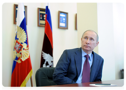 Prime Minister Vladimir Putin visiting the Federal Migration Service, where he was shown an interactive migration map of Russia|26 january, 2012|14:43