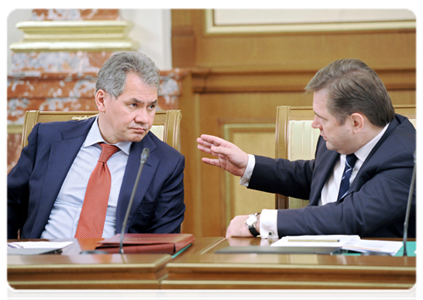 Minister of Civil Defence, Emergencies and Disaster Relief Sergei Shoigu and Minister of Energy Sergei Shmatko at a Government meeting|26 january, 2012|16:53