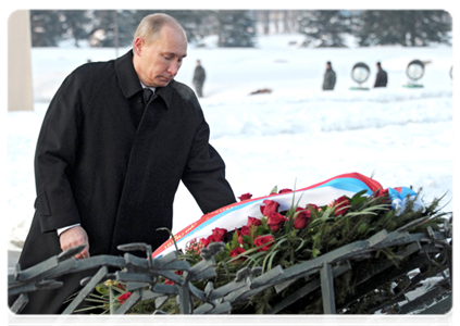 Prime Minister Vladimir Putin visits the Piskaryovskoye memorial cemetery and lays a wreath at the Motherland bronze sculpture|27 january, 2012|12:30