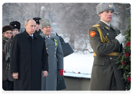 Prime Minister Vladimir Putin visits the Piskaryovskoye memorial cemetery and lays a wreath at the Motherland bronze sculpture|27 january, 2012|12:30