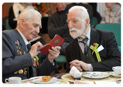 Ivan Shishevilov, battery commander on the Leningrad Front, chairman of the Council of Veterans of the 351st Air Defence Regiment, and Zakhar Khachatryan, veteran of the Great Patriotic War, Merited Artist of the Russian Federation, member of the St Petersburg Union of Artists|27 january, 2012|12:57