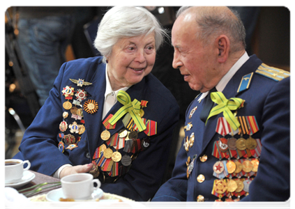 Inna Pashchenko, veteran of the Great Patriotic War, chairwoman of the Council of Veterans of the 13th Air Force Army, and Asyadula Nigmatulin, veteran of the Great Patriotic War, member of the committee of the public Council of Veterans of the 13th Air Force Army|27 january, 2012|12:57