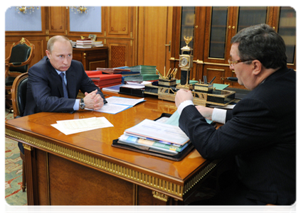 Prime Minister Vladimir Putin meets with Tambov Region Governor Oleg Betin|4 january, 2012|12:39