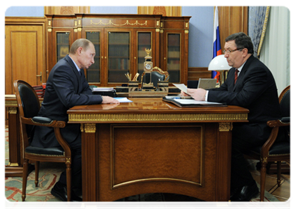 Prime Minister Vladimir Putin meets with Tambov Region Governor Oleg Betin|4 january, 2012|12:42