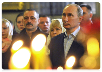 Prime Minister Vladimir Putin attends Christmas service at the Transfiguration Cathedral in St Petersburg|7 january, 2012|03:21