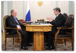 Prime Minister Vladimir Putin meets with Kaluga Region Governor Anatoly Artamonov