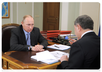 Prime Minister Vladimir Putin meeting with Kaluga Region Governor Anatoly Artamonov|9 january, 2012|13:30