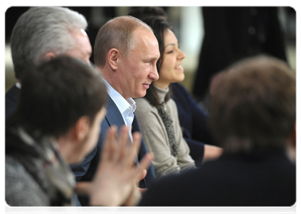 Prime Minister Vladimir Putin visits the construction site of Moscow Youth Centre KVN Planet, talks with participants of KVN Major and Premier Leagues|11 february, 2012|11:38