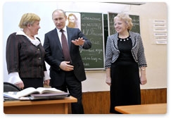 Prime Minister Vladimir Putin visits Secondary School No. 7 and meets with the school council during his working trip to Kurgan