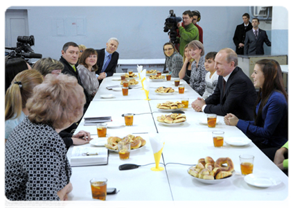 Prime Minister Vladimir Putin visits Secondary School No. 7 and meets with the school council|13 february, 2012|18:26