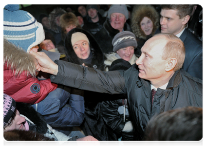 Prime Minister Vladimir Putin visits Secondary School No. 7 and talks with local residents|13 february, 2012|19:16