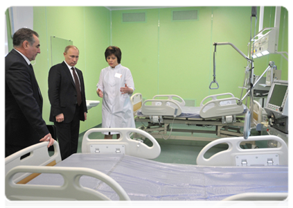 At the end of his working trip to the Kurgan Region, Prime Minister Vladimir Putin visits the regional perinatal centre under construction|13 february, 2012|22:21