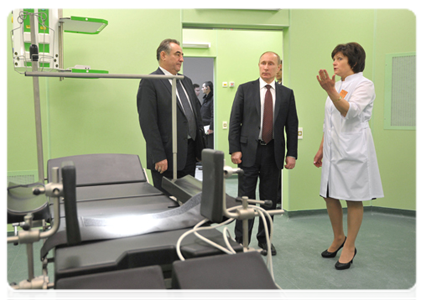 At the end of his working trip to the Kurgan Region, Prime Minister Vladimir Putin visits the regional perinatal centre under construction|13 february, 2012|22:21