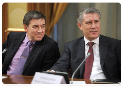 Director of the Department of Science, High Technology and Education at the Russian Government Alexander Khlunov and Rector of the Financial University at the Russian Government Mikhail Eskindarov|14 february, 2012|17:46