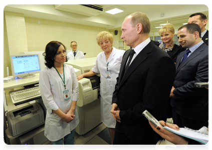 Prime Minister Vladimir Putin on a visit to an accident and emergency hospital|15 february, 2012|20:15