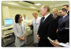 Vladimir Putin visits an emergency hospital in Naberezhnye Chelny, talks to the medical staff and answers a question on support for families at the birth of a third child