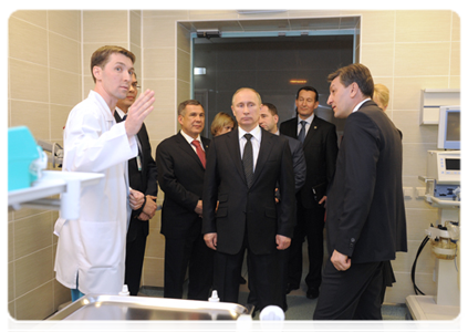 Prime Minister Vladimir Putin on a visit to an accident and emergency hospital|15 february, 2012|20:22