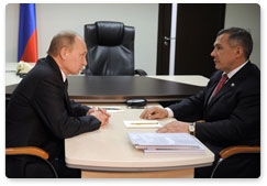 Prime Minister Vladimir Putin meets with President of Tatarstan Rustam Minnikhanov in Naberezhnye Chelny