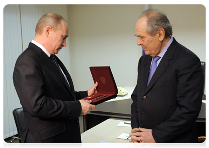 Prime Minister Vladimir Putin awarded the Medal of Pyotr Stolypin to former president of Tatarstan Mintimer Shaimiyev|15 february, 2012|23:27