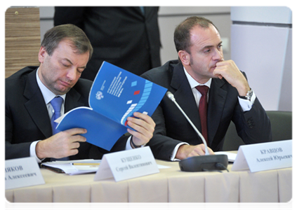 President of the Russian Skating Union Yury Kravtsov and executive director of the Russian Union of Biathletes Sergei Kushchenko at a video conference meeting on the development of training centres for Russian national teams|16 february, 2012|15:51