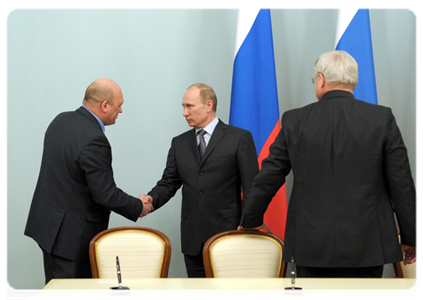 Prime Minister Vladimir Putin attends the signing ceremony for the partnership agreement to develop Tom Football Club|16 february, 2012|18:46