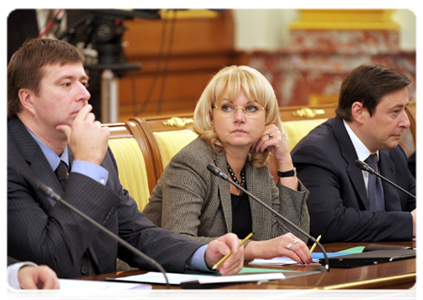 Minister of Justice Alexander Konovalov, Minister of Healthcare and Social Development Tatyana Golikova and Deputy Prime Minister and Presidential Plenipotentiary Envoy to the North Caucasus Federal District Alexander Khloponin at a Government meeting|16 february, 2012|18:59