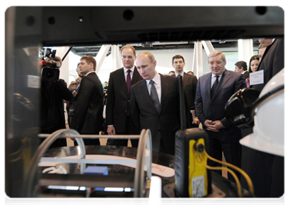 Prime Minister Vladimir Putin visiting the Novosibirsk Academic Town Technology Park where he examined displays of resident companies|17 february, 2012|17:17