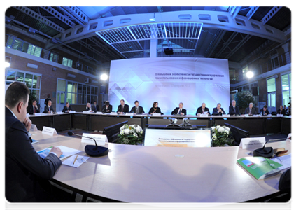 Председатель Правительства России В.В.Путин провёл совещание о повышении эффективности госуправления с помощью информационных технологий|17 февраля, 2012|17:45
