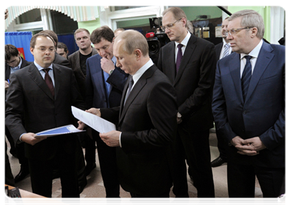 Prime Minister Vladimir Putin visits polling station in Novosibirsk|17 february, 2012|20:51