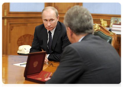 Председатель Правительства Российской Федерации В.В.Путин провёл рабочую встречу с В.Б.Христенко и Д.В.Мантуровым|2 февраля, 2012|12:00