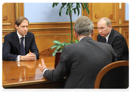 Председатель Правительства Российской Федерации В.В.Путин провёл рабочую встречу с В.Б.Христенко и Д.В.Мантуровым|2 февраля, 2012|12:01