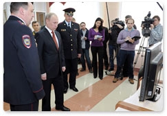 Председатель Правительства Российской Федерации В.В.Путин, прибывший с рабочей поездкой в г. Барнаул, посетил Барнаульский юридический институт МВД Российской Федерации