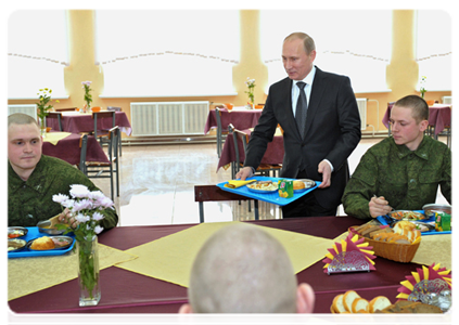 Prime Minister Vladimir Putin has lunch with soldiers of Tamanskaya Brigade and speaks with them about military service|22 february, 2012|16:29