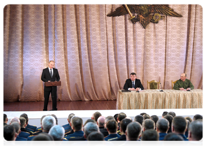 В ходе посещения Таманской бригады Председатель Правительства Российской Федерации В.В.Путин провёл встречу с командирами соединений Вооружённых сил Российской Федерации|22 февраля, 2012|16:50