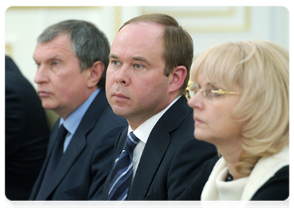 Deputy Prime Minister Igor Sechin, Minister of the Russian Federation and Chief of the Government Staff Anton Vaino and Health Minister Tatyana Golikova at a Government Presidium meeting|22 february, 2012|21:23